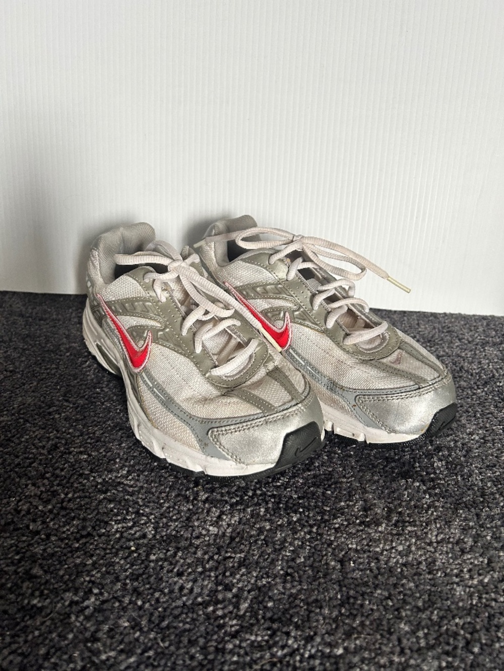 Nike Womens Initiator 395663-101 Silver Lace Up Low Top Running Shoes Size 8